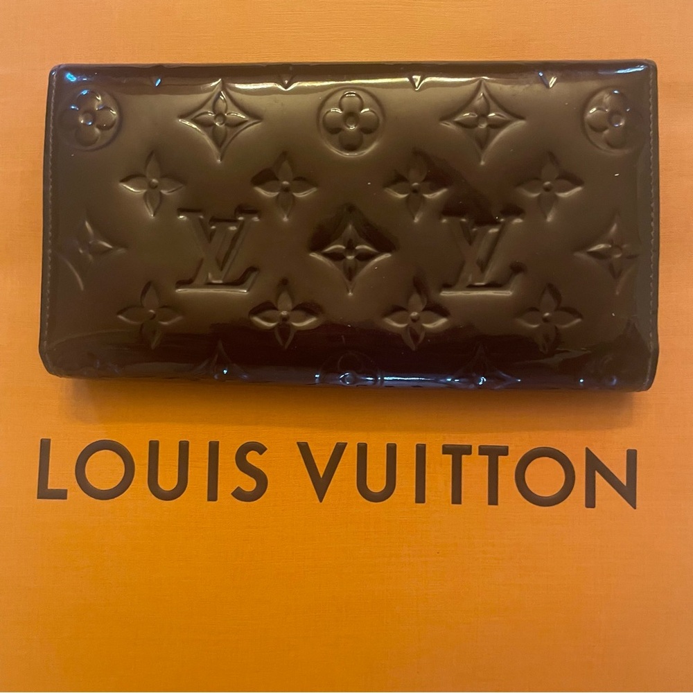 Louis Vuitton Glossy Amarante Wallet - Picture 2 of 14